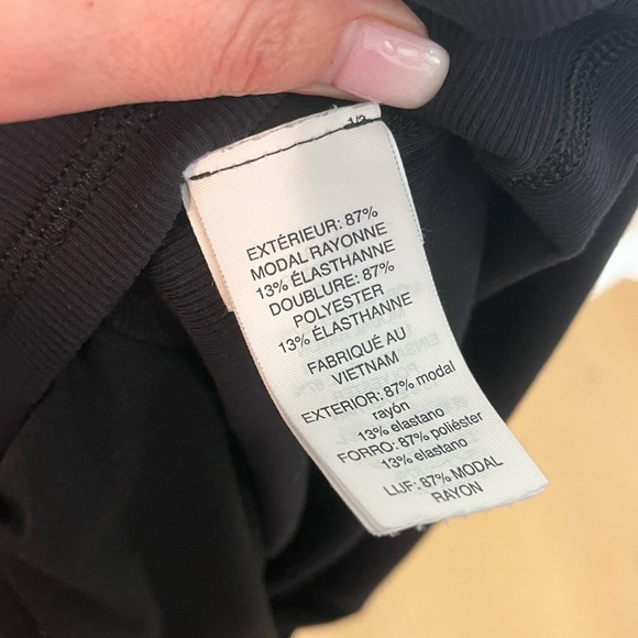 Vuori Black Tank Top Built in Bra - Picture 4 of 5